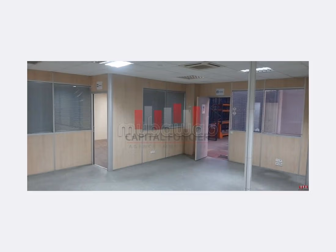 Hangar industriel aux normes internationales de 750 m2 a ain sebaa a la location accès autoroutier immédiat