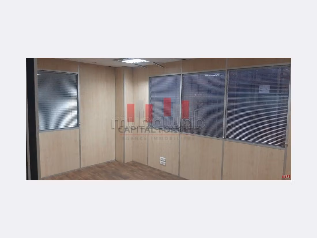 Hangar industriel aux normes internationales de 750 m2 a ain sebaa a la location accès autoroutier immédiat