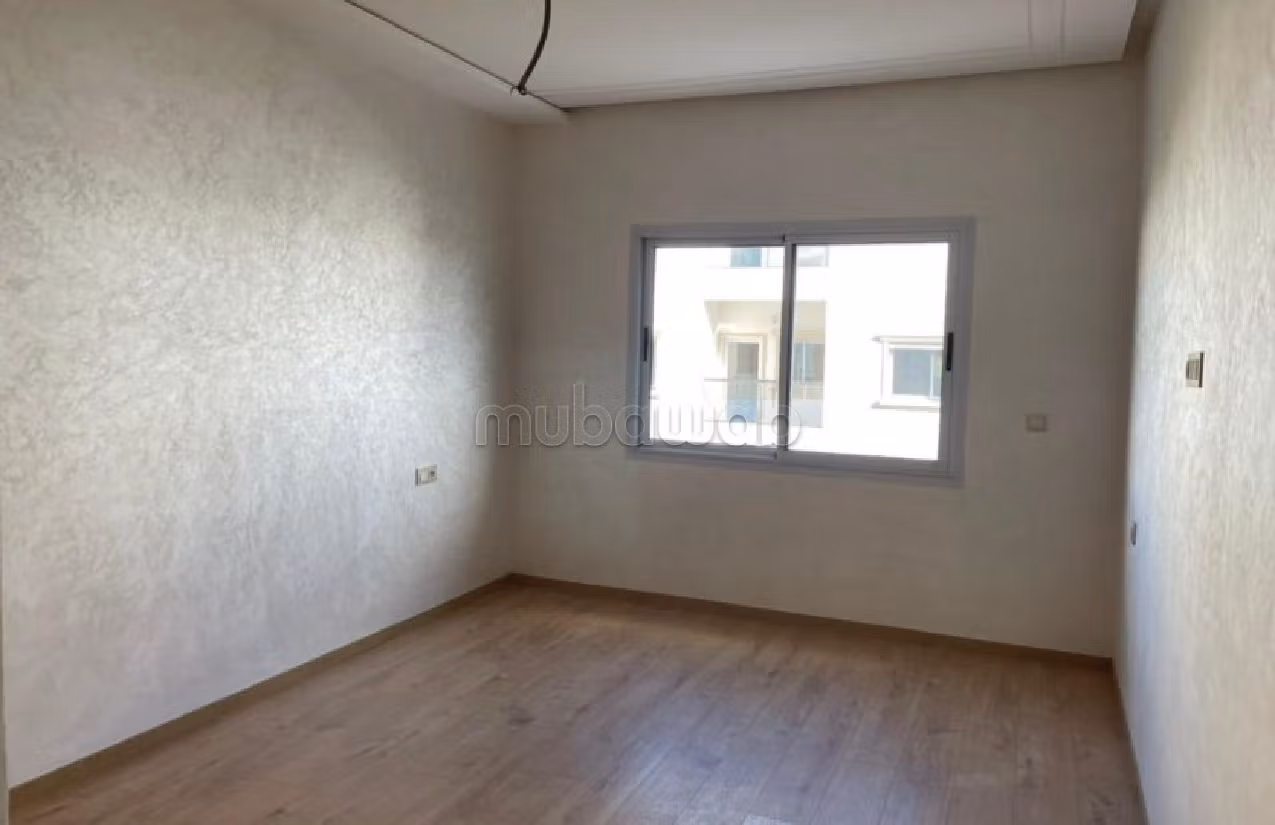 Rent this apartment in Centre. Area of 210 m². Parking spaces and garden