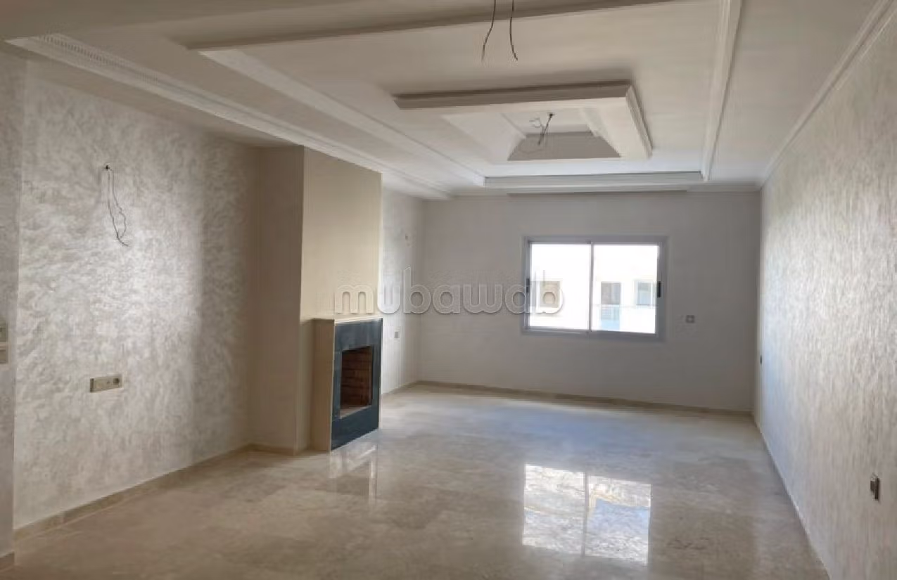 Rent this apartment in Centre. Area of 210 m². Parking spaces and garden