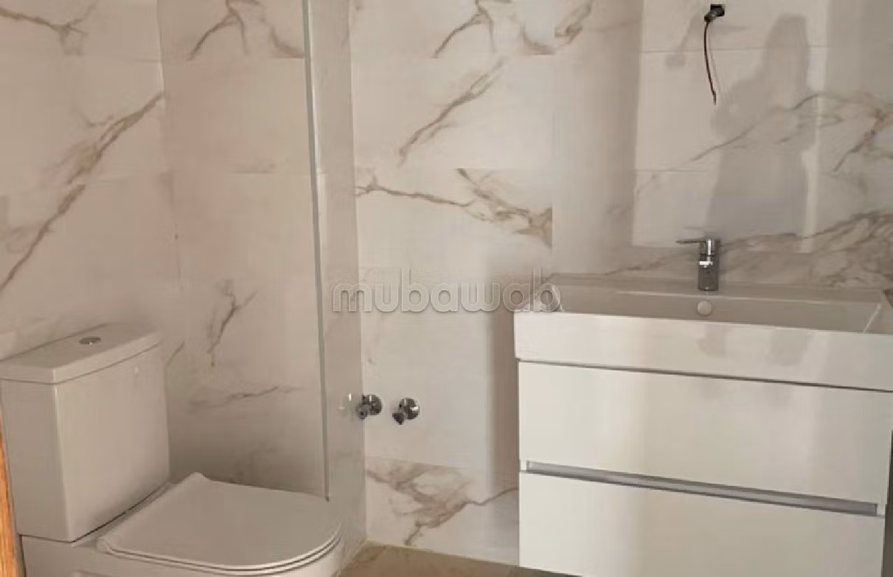 Rent this apartment in Centre. Area of 210 m². Parking spaces and garden