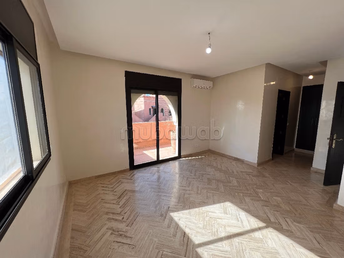 Affitto di un bellissimo appartamento a Route de Fez. 4 locali spaziosi. Arredato