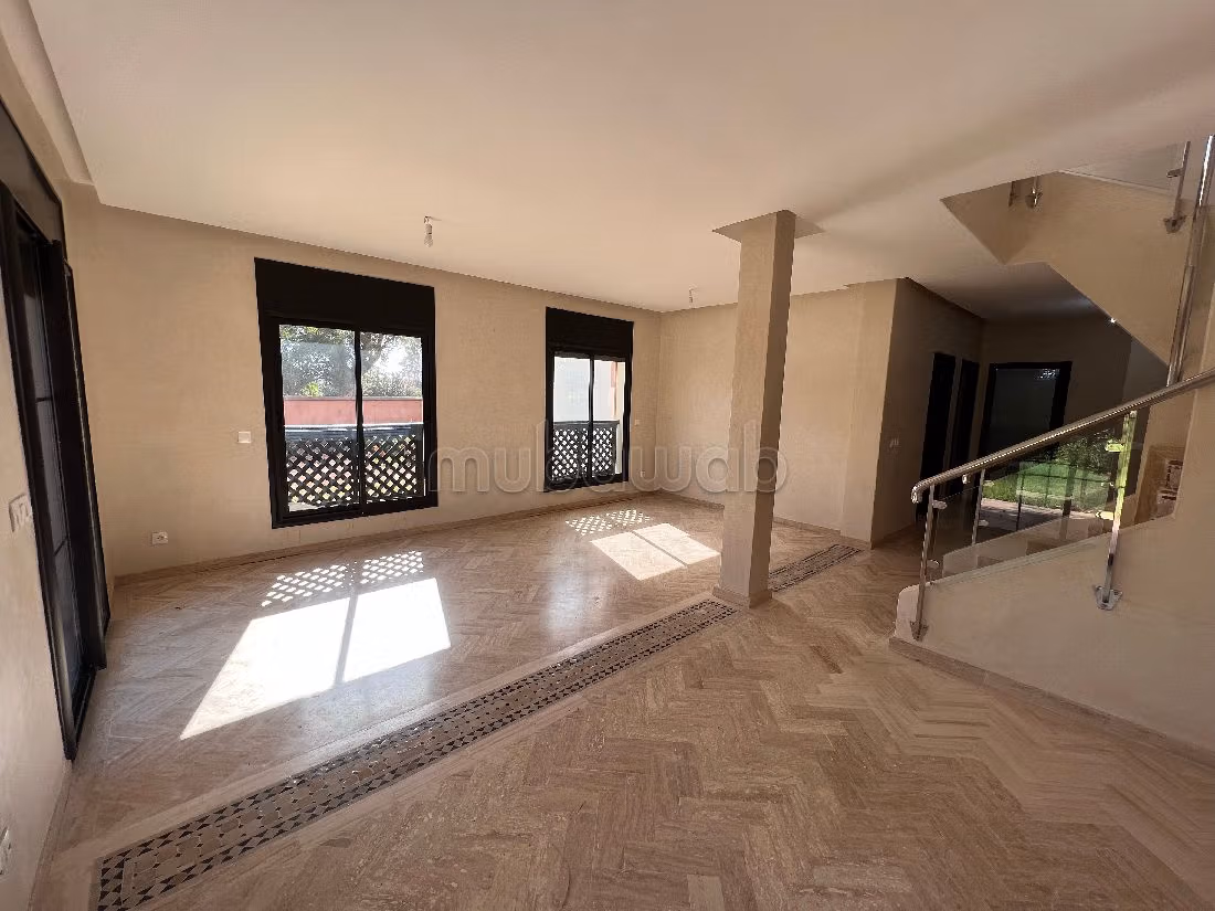 Affitto di un bellissimo appartamento a Route de Fez. 4 locali spaziosi. Arredato