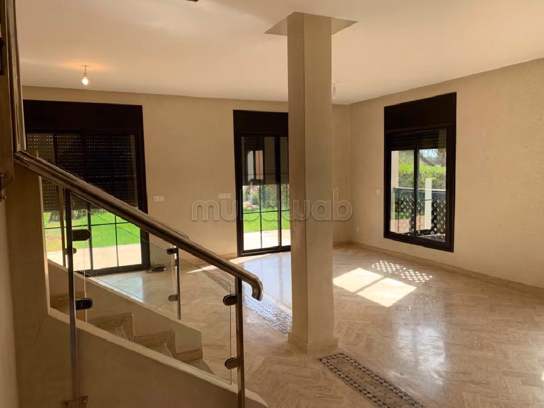 Affitto di un bellissimo appartamento a Route de Fez. 4 locali spaziosi. Arredato