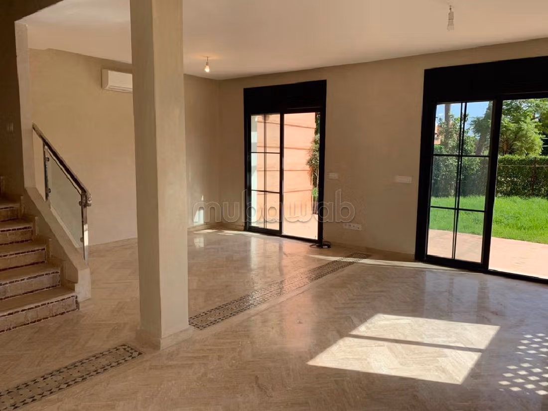 Affitto di un bellissimo appartamento a Route de Fez. 4 locali spaziosi. Arredato