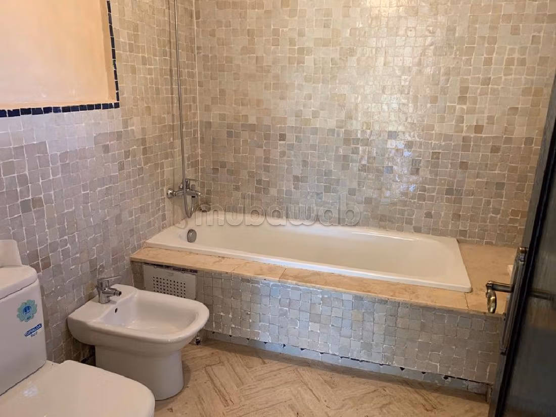 Affitto di un bellissimo appartamento a Route de Fez. 4 locali spaziosi. Arredato