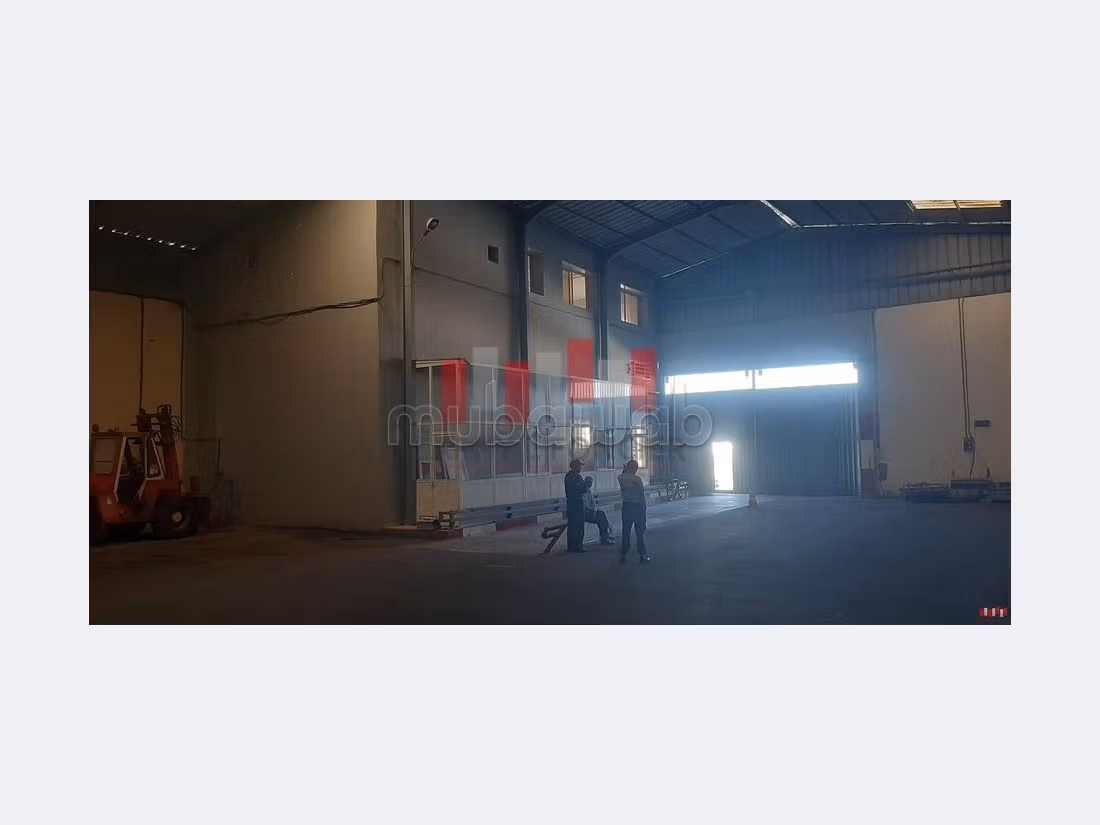 مكاتب ومحلات للإيجار ببوسكورة. المساحة 2300 م². 