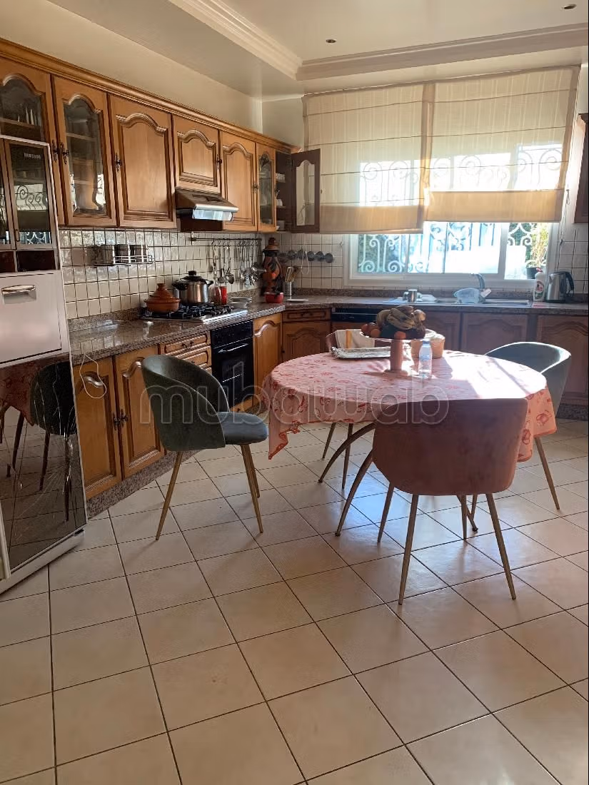Suntuosa villa en alquiler en Californie. Superficie 600 m². Espacios verdes, Balcón