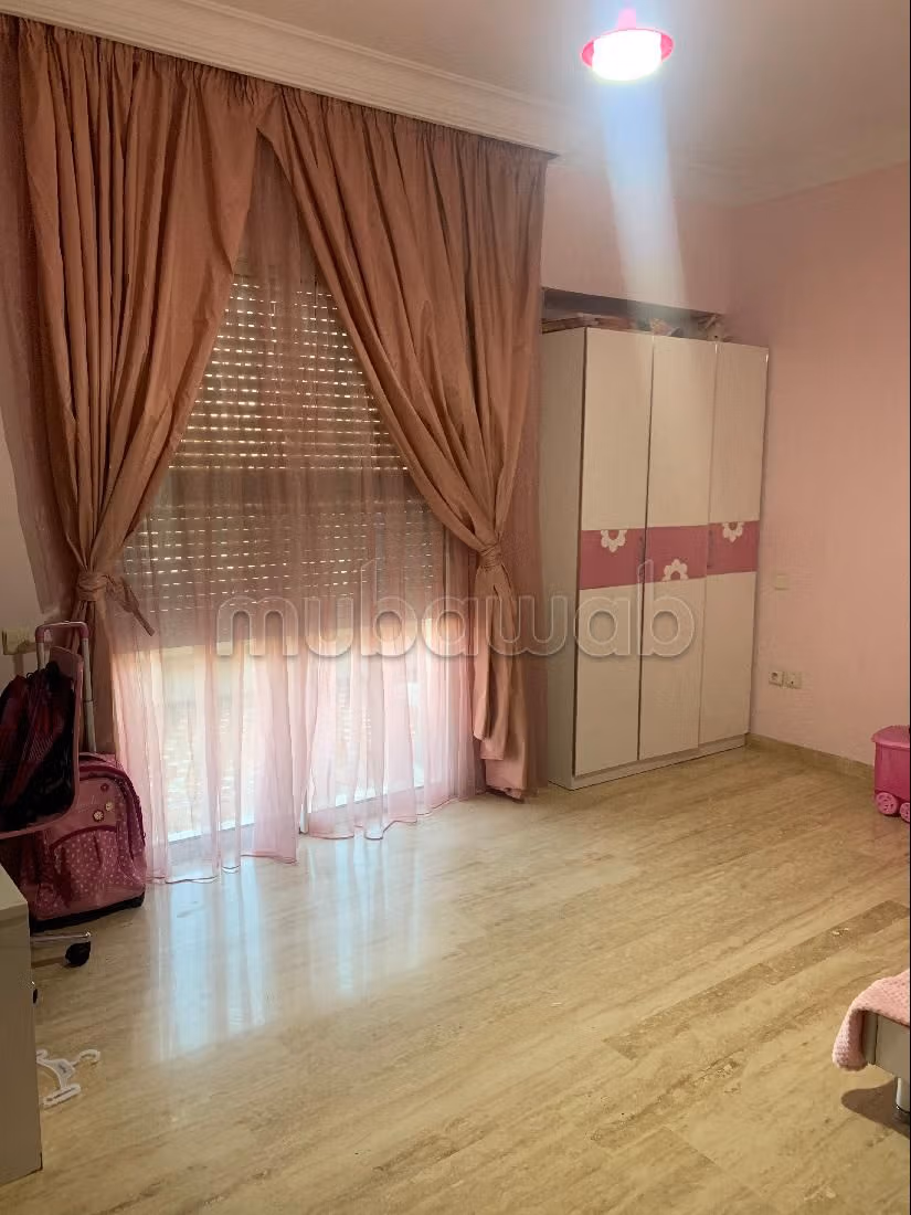 Suntuosa villa en alquiler en Californie. Superficie 600 m². Espacios verdes, Balcón