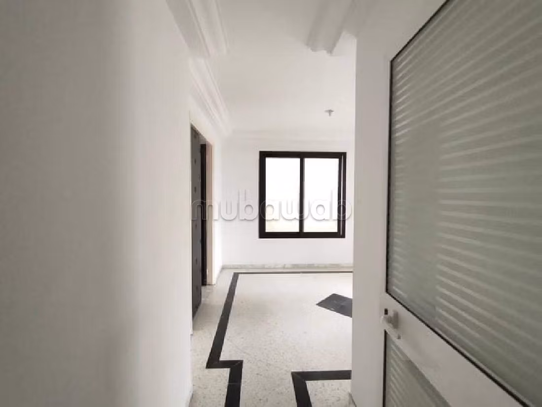 À louer un bureau de quatre pièces au lac 1