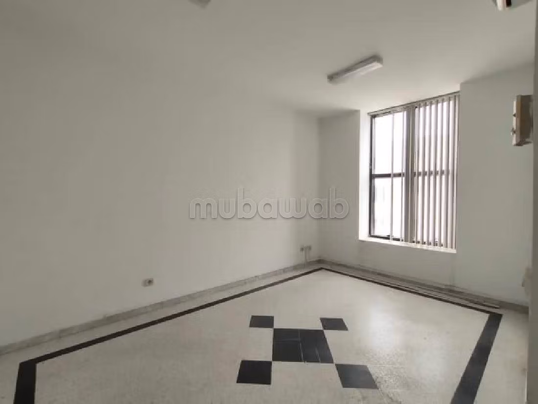 À louer un bureau de quatre pièces au lac 1