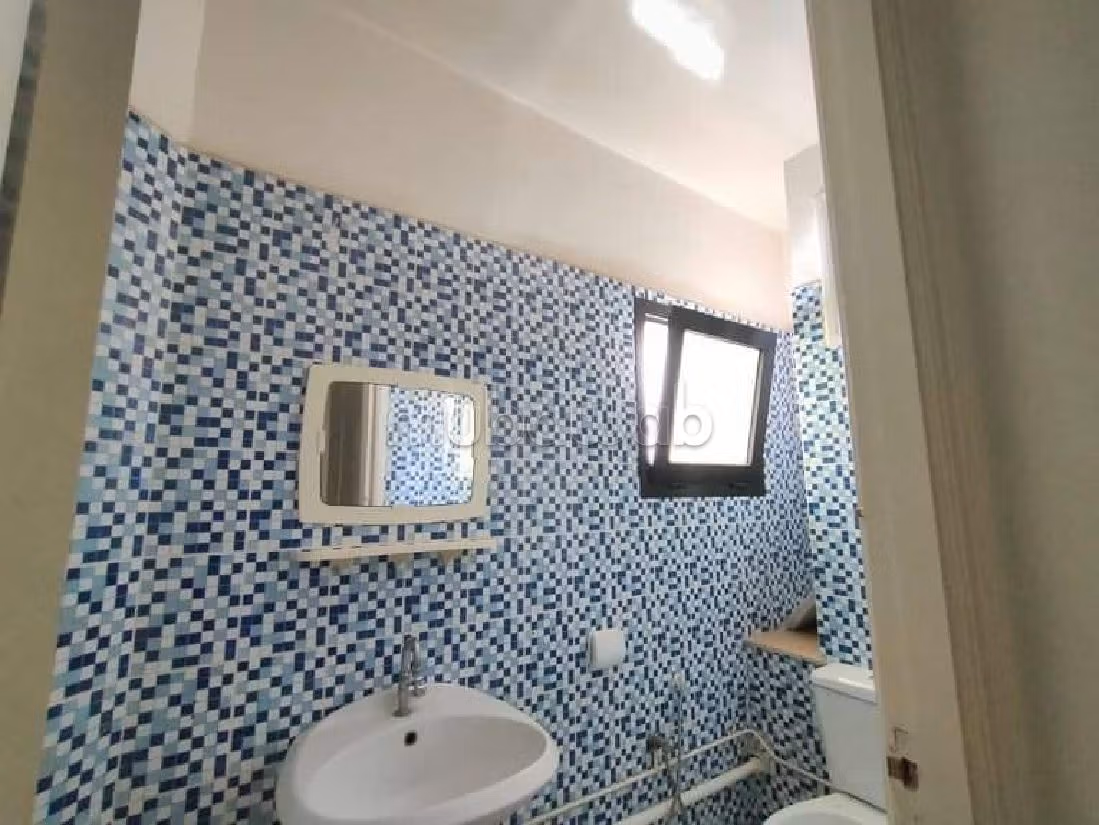 À louer un bureau de quatre pièces au lac 1