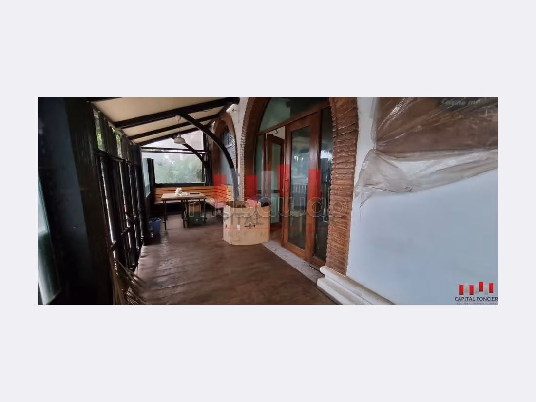 Oficinas y locales comerciales en alquiler en Palmier. Pequeña superficie 260 m². 