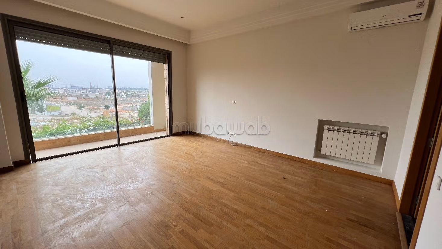 Luxury Villa for rent in Californie. Area 500 m². Usable fireplace, General air conditioning. 