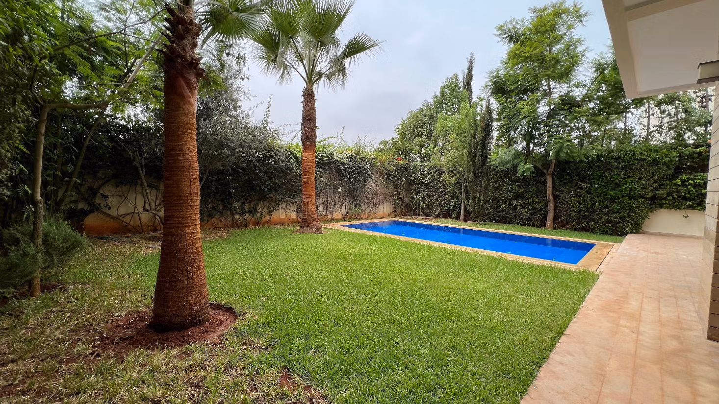 Luxury Villa for rent in Californie. Area 500 m². Usable fireplace, General air conditioning. 