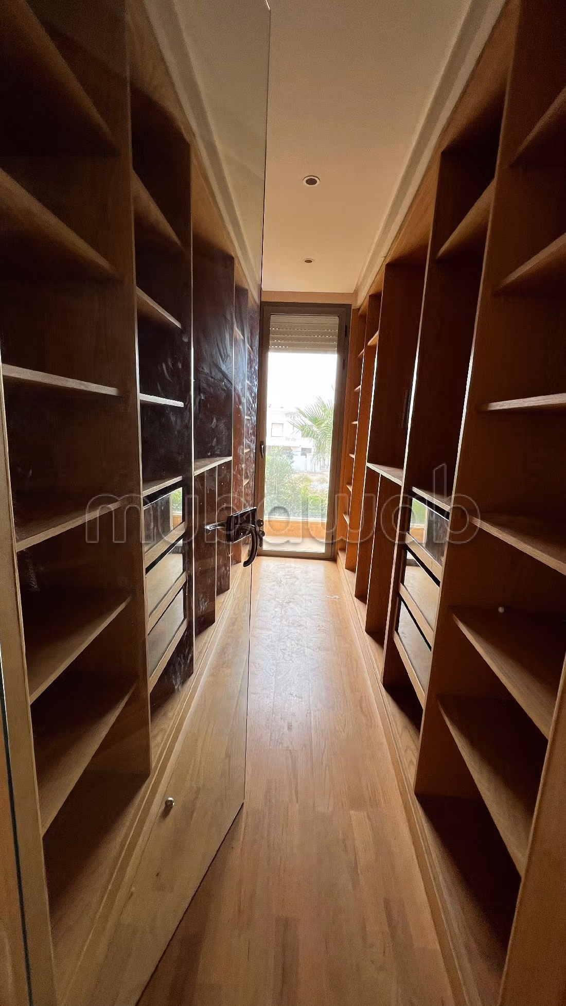 Luxury Villa for rent in Californie. Area 500 m². Usable fireplace, General air conditioning. 