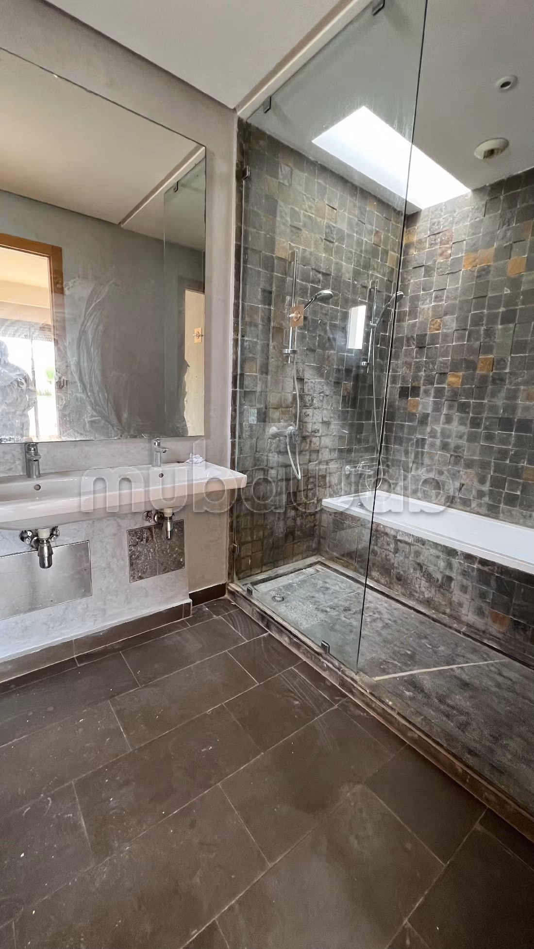 Luxury Villa for rent in Californie. Area 500 m². Usable fireplace, General air conditioning. 