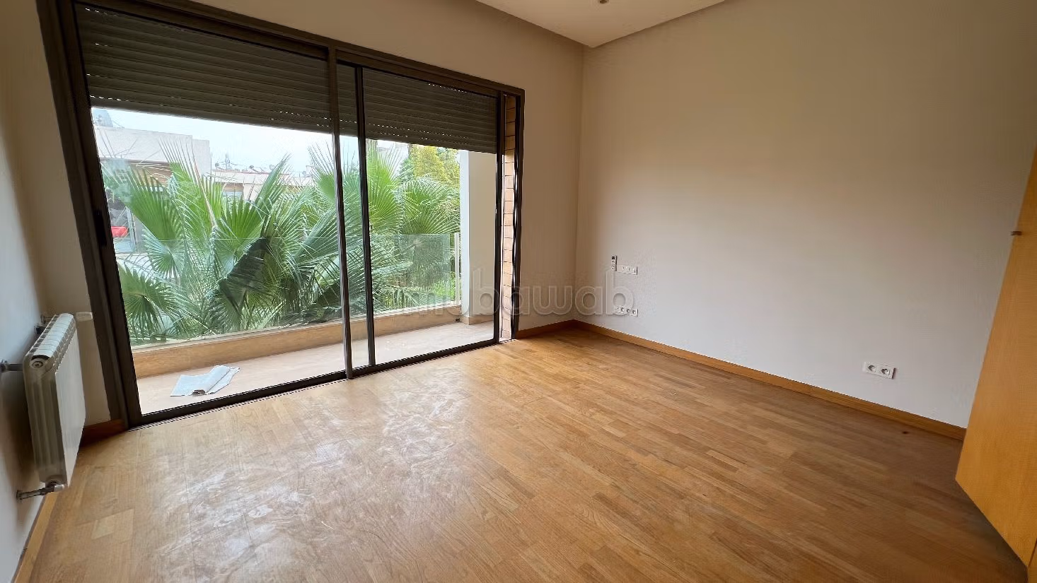 Luxury Villa for rent in Californie. Area 500 m². Usable fireplace, General air conditioning. 