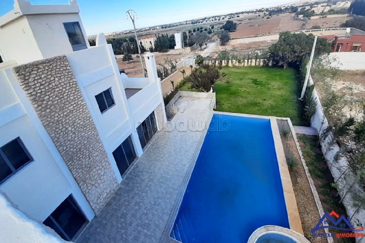 منزل ممتاز للبيع ب ادا وكرد. 4 غرف جميلة. إقامة بالمسبح