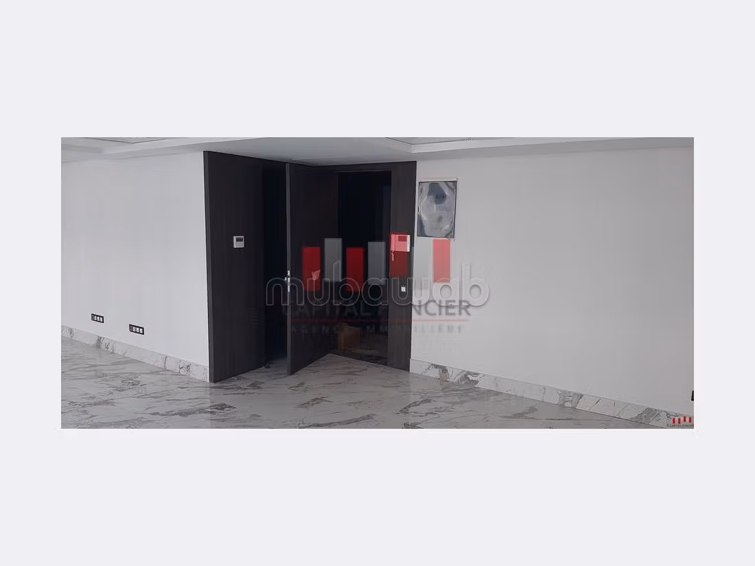 Offices for sale in Maârif. Area of 150 m². Integrated air conditioning. 