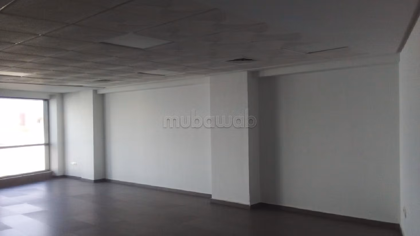 عقارت تجارية للكراء بعين السبع. المساحة الإجمالية 61 م². باب قوي ومتين وجهاز التدفئة المركزية. 