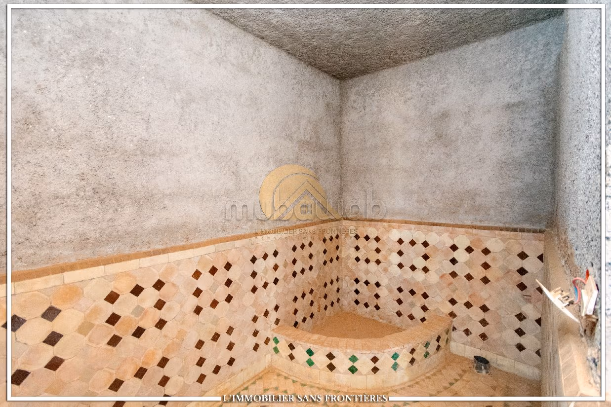 مزرعة ممتازة للبيع طريق فاس ب. المساحة 34609 م². 