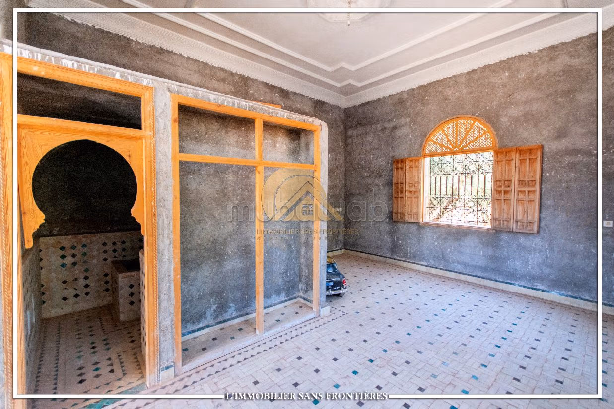 مزرعة ممتازة للبيع طريق فاس ب. المساحة 34609 م². 