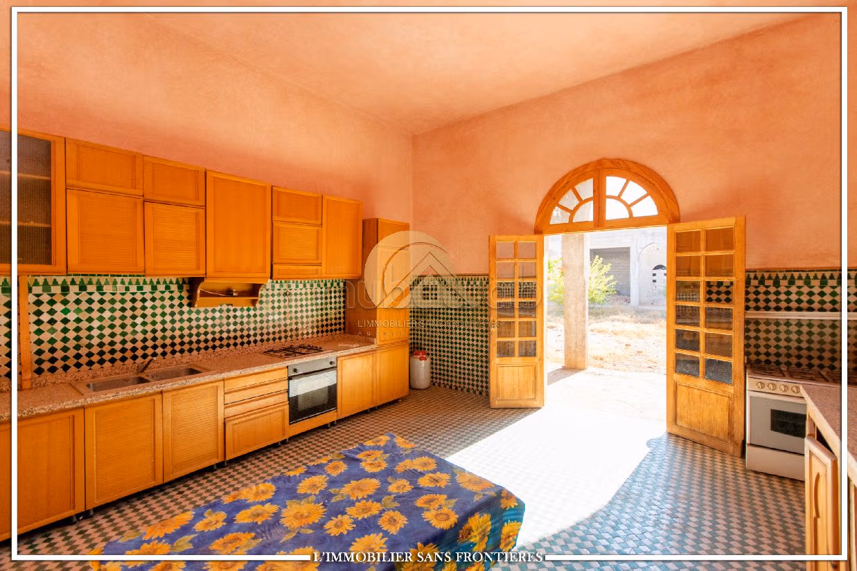 مزرعة ممتازة للبيع طريق فاس ب. المساحة 34609 م². 