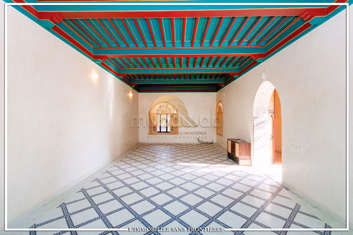 مزرعة ممتازة للبيع طريق فاس ب. المساحة 34609 م². 