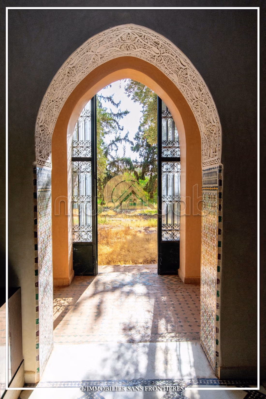 مزرعة ممتازة للبيع طريق فاس ب. المساحة 34609 م². 