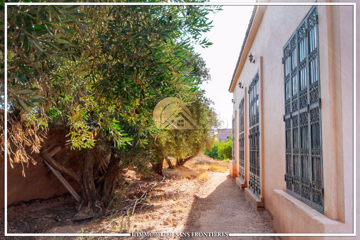 مزرعة ممتازة للبيع طريق فاس ب. المساحة 34609 م². 