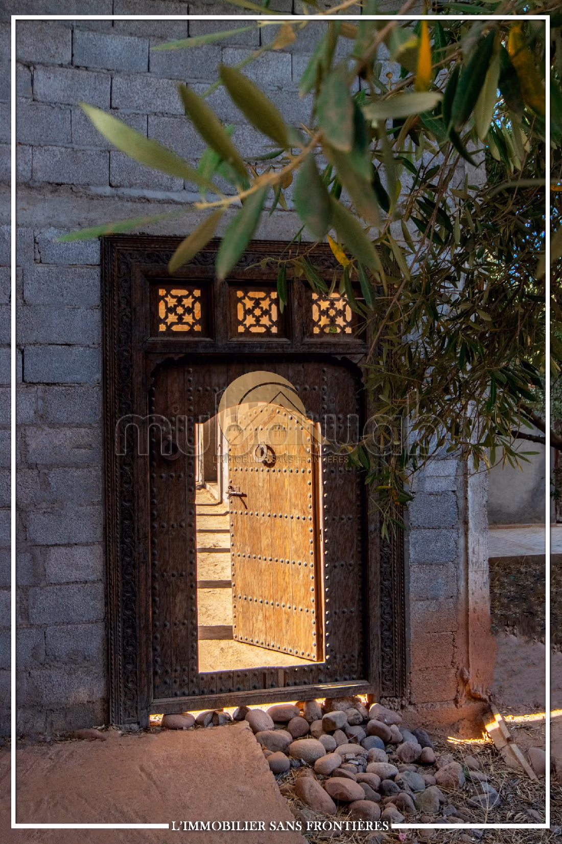 مزرعة ممتازة للبيع طريق فاس ب. المساحة 34609 م². 