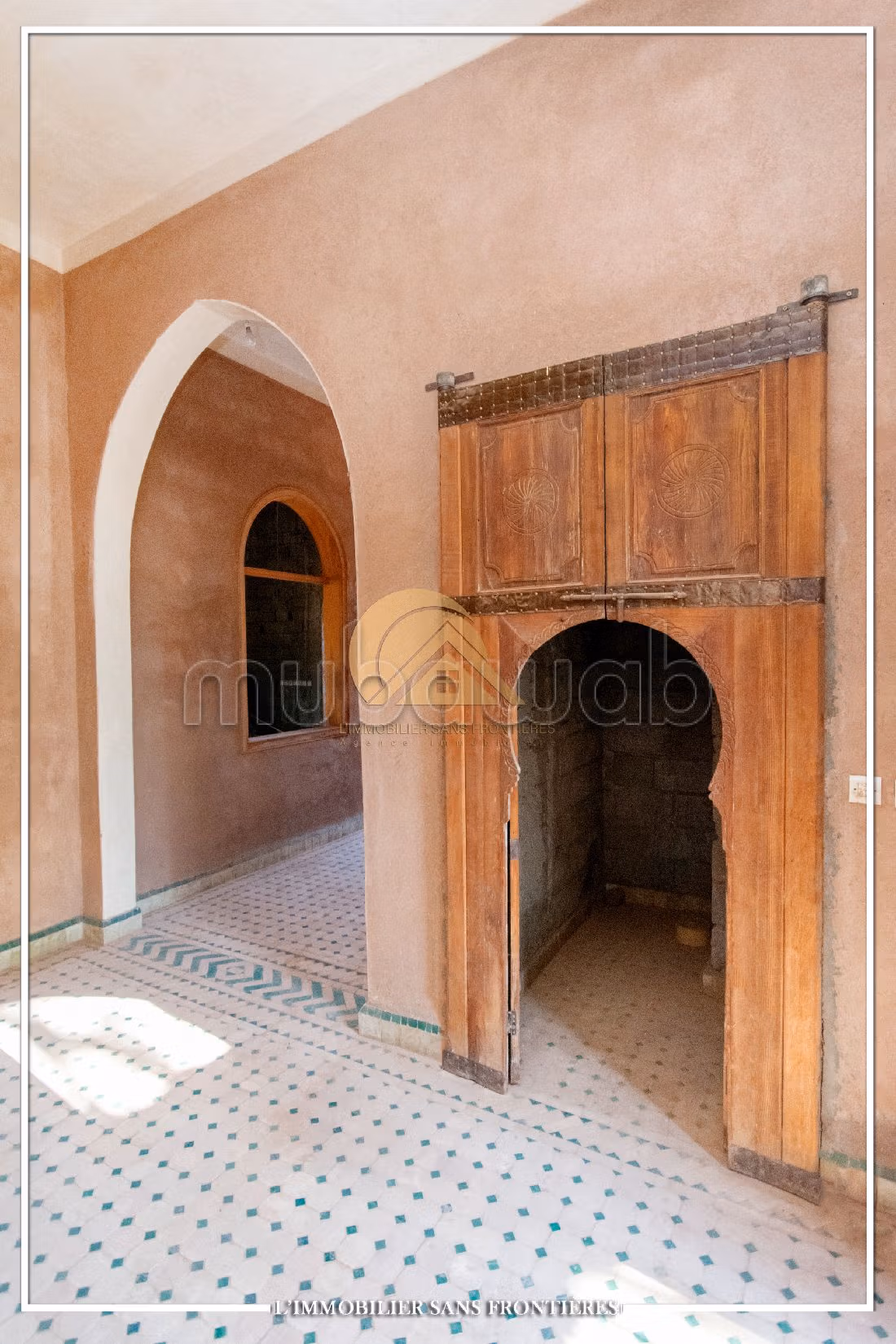 مزرعة ممتازة للبيع طريق فاس ب. المساحة 34609 م². 