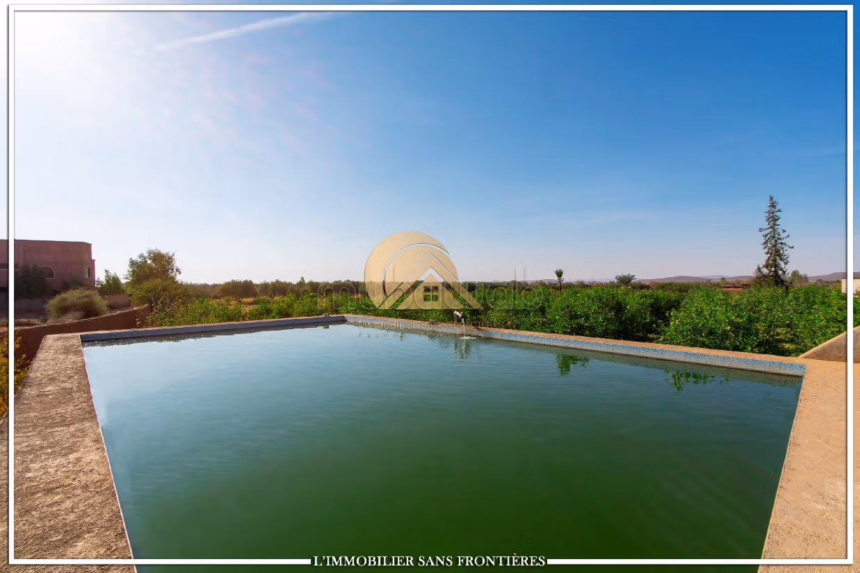 مزرعة ممتازة للبيع طريق فاس ب. المساحة 34609 م². 