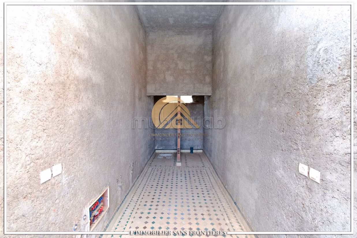 مزرعة ممتازة للبيع طريق فاس ب. المساحة 34609 م². 