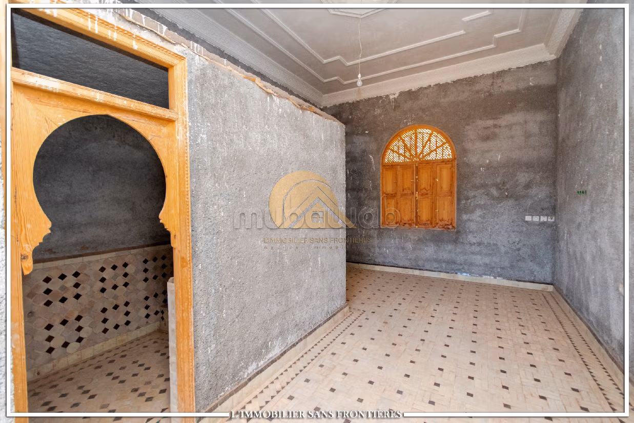 مزرعة ممتازة للبيع طريق فاس ب. المساحة 34609 م². 