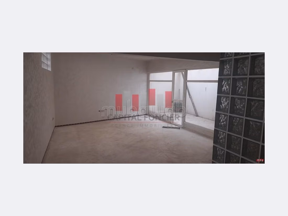 Kopen: kantoorruimte. Oppervlakte 170 m². Airconditioning. 