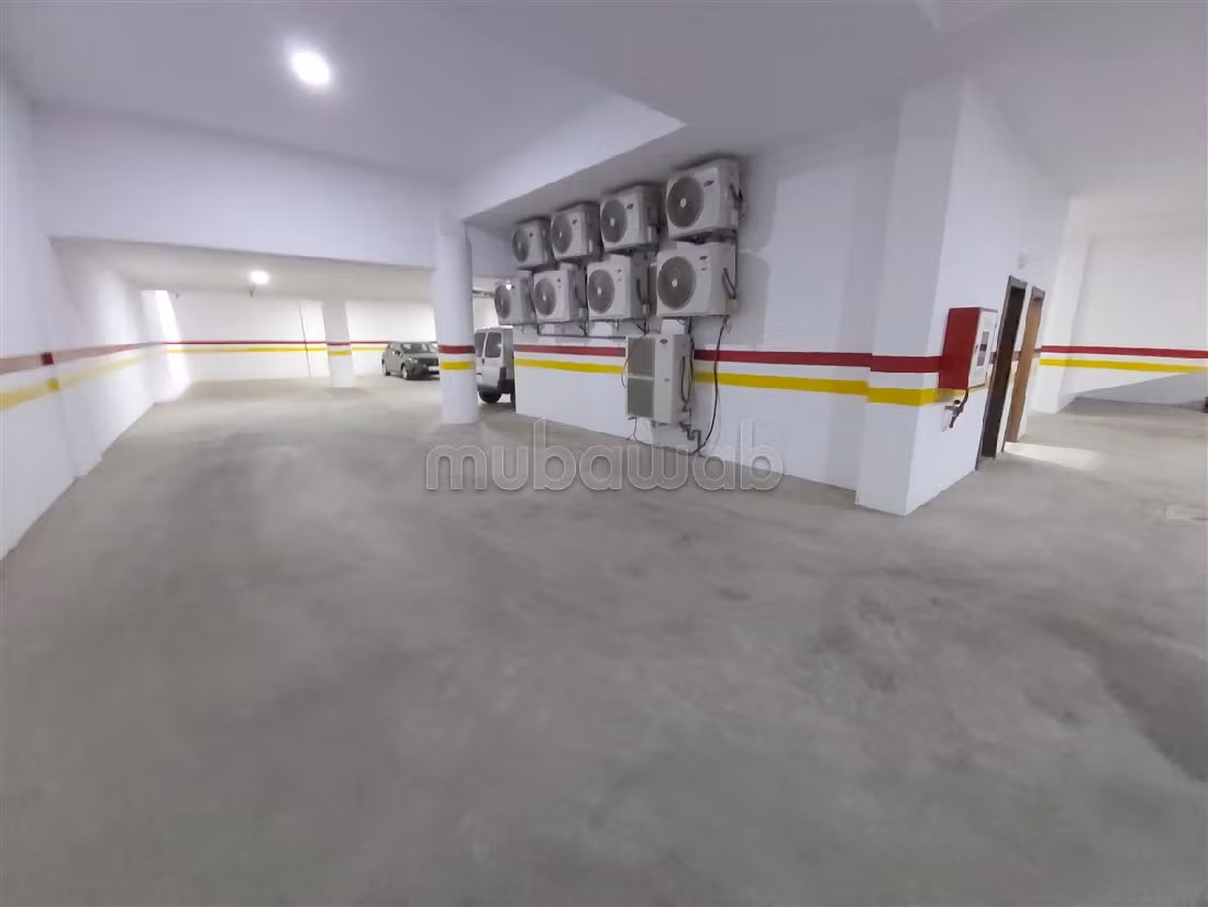 Apartment for sale in Guéliz. 3 rooms. Moroccan living room and satellite dish. 