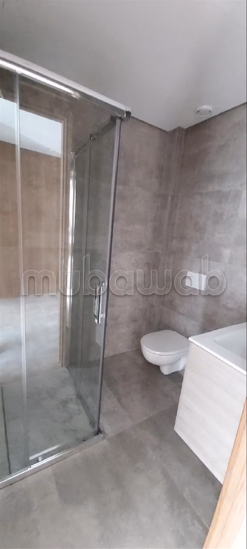 Apartment for sale in Guéliz. 3 rooms. Moroccan living room and satellite dish. 