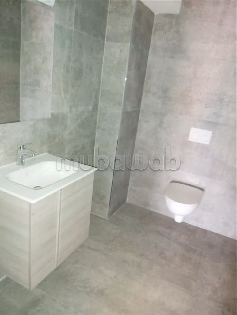 Apartment for sale in Guéliz. 3 rooms. Moroccan living room and satellite dish. 