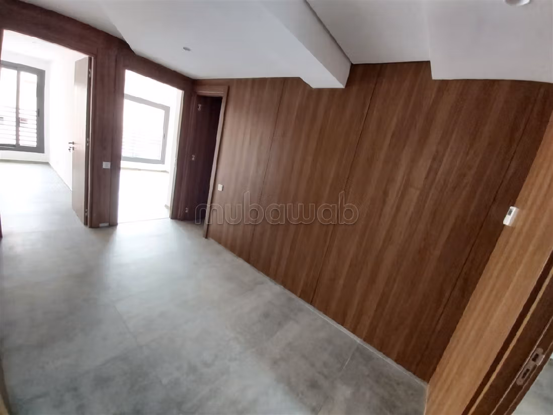 Apartment for sale in Guéliz. 3 rooms. Moroccan living room and satellite dish. 