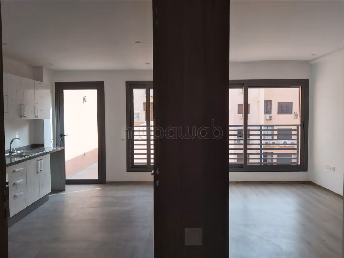 Apartment for sale in Guéliz. 3 rooms. Moroccan living room and satellite dish. 