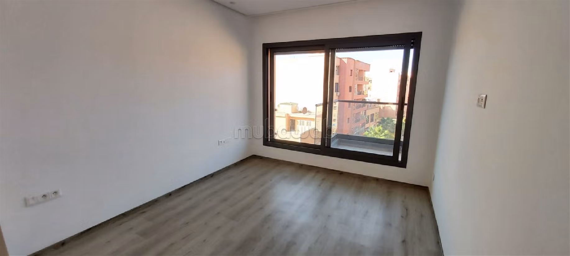 Apartment for sale in Guéliz. 3 rooms. Moroccan living room and satellite dish. 