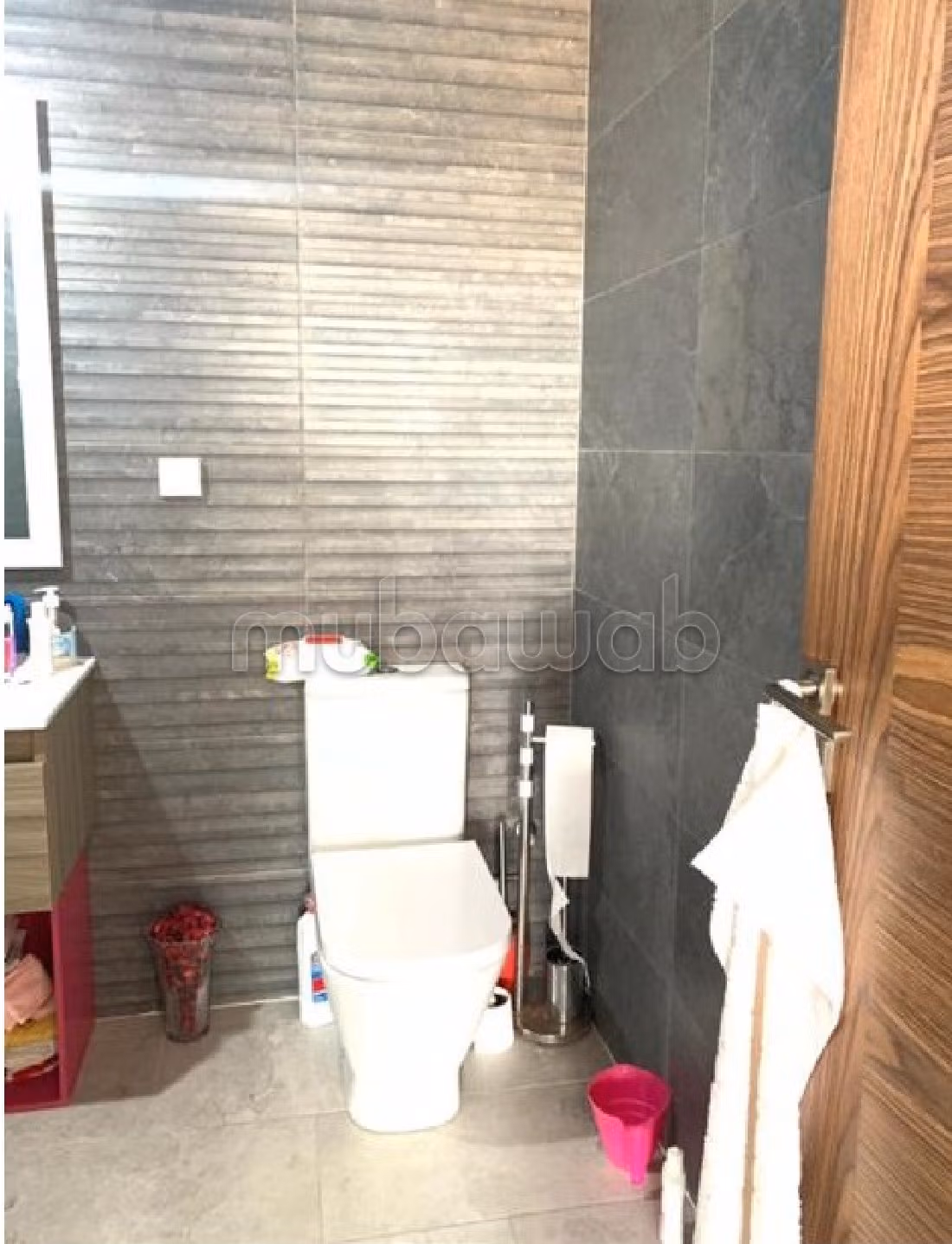 Splendido appartamento da acquistare a Hay Mesk Lil. 4 ampi locali. Antenna parabolica e porta blindata. 