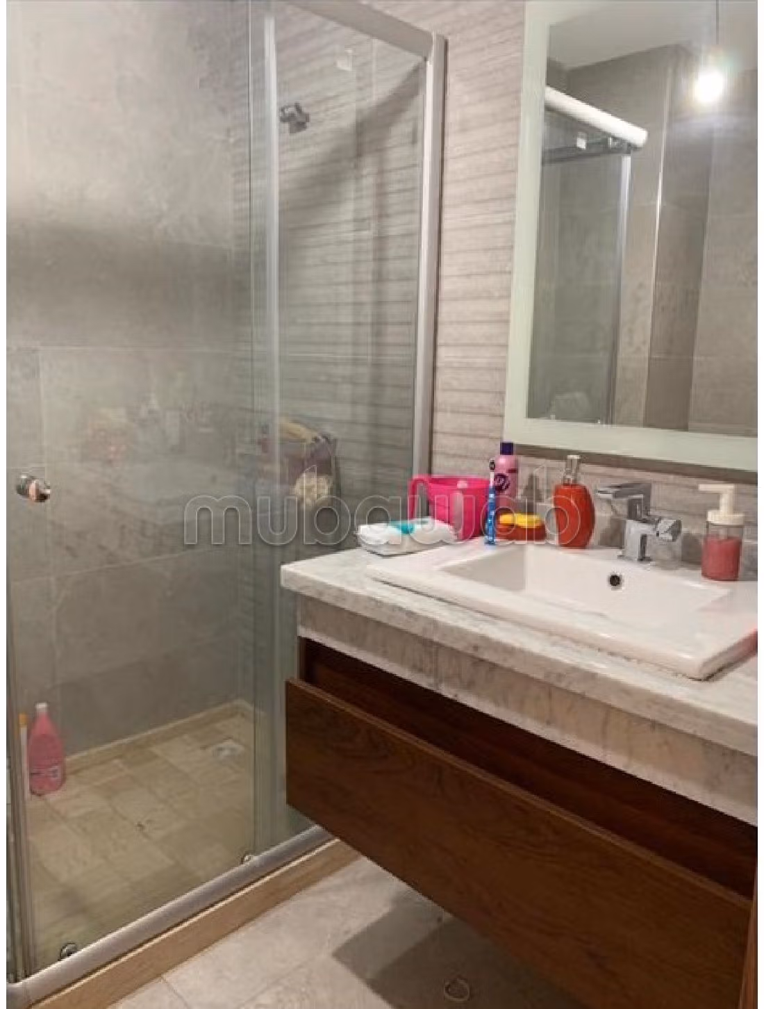 Splendido appartamento da acquistare a Hay Mesk Lil. 4 ampi locali. Antenna parabolica e porta blindata. 