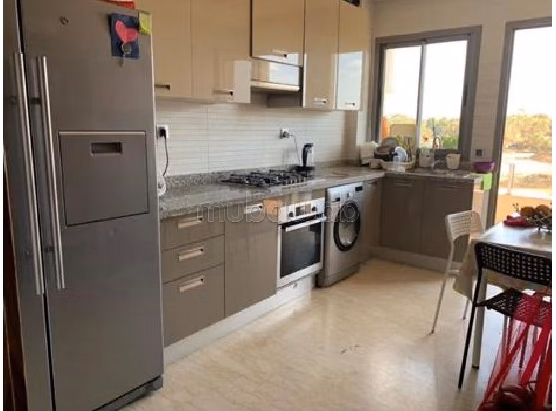 Splendido appartamento da acquistare a Hay Mesk Lil. 4 ampi locali. Antenna parabolica e porta blindata. 