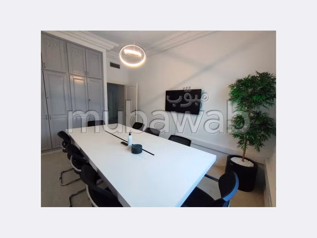 Offices for rent in Les Berges Du Lac 1. Small area 150 m². With garage and lift. 