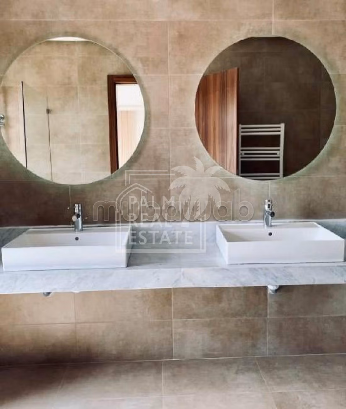 Suntuosa casa en venta en Route Amizmiz. 3 hermosas habitaciones. Espacios verdes, plazas de estacionamiento