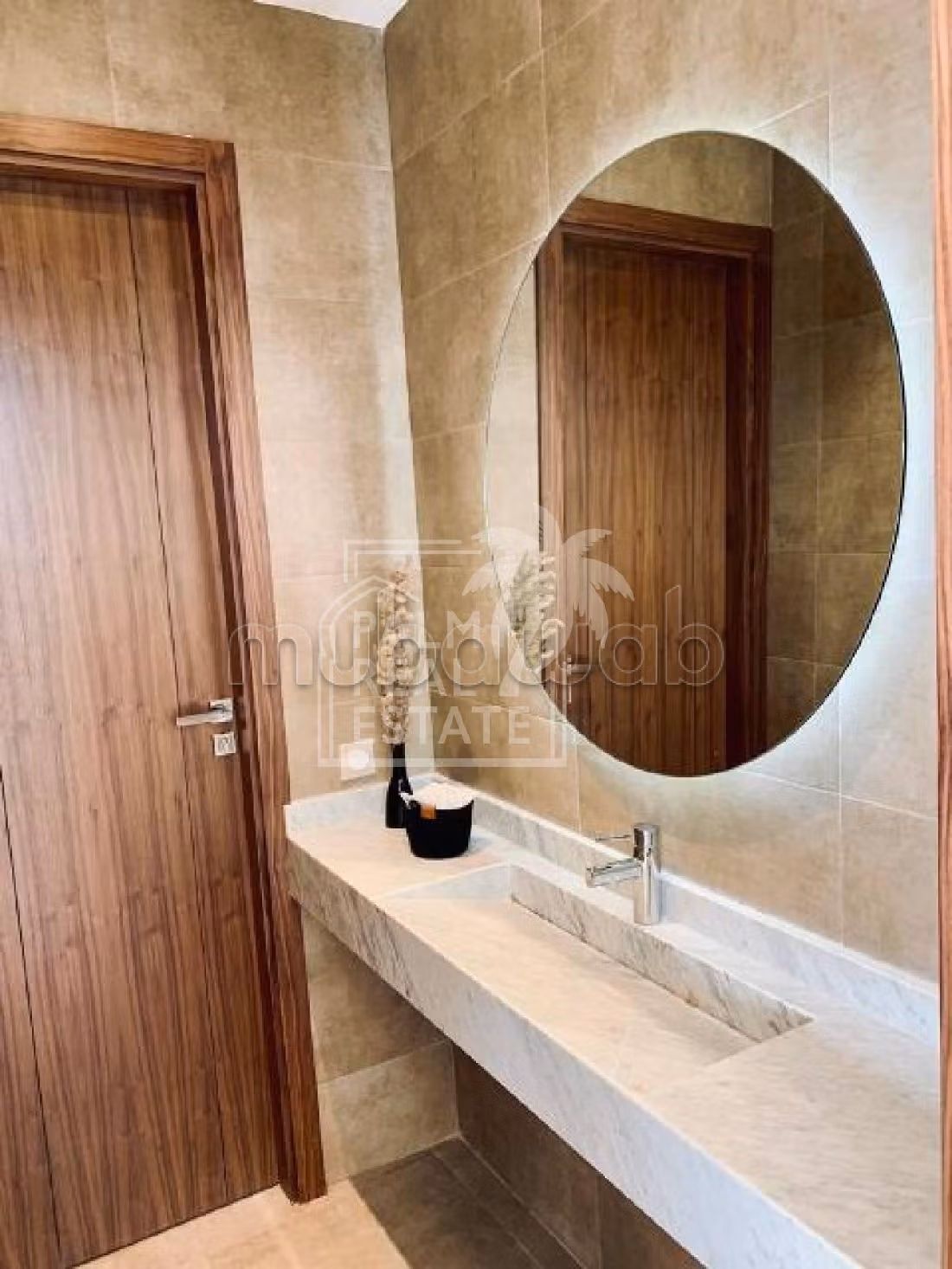 Suntuosa casa en venta en Route Amizmiz. 3 hermosas habitaciones. Espacios verdes, plazas de estacionamiento