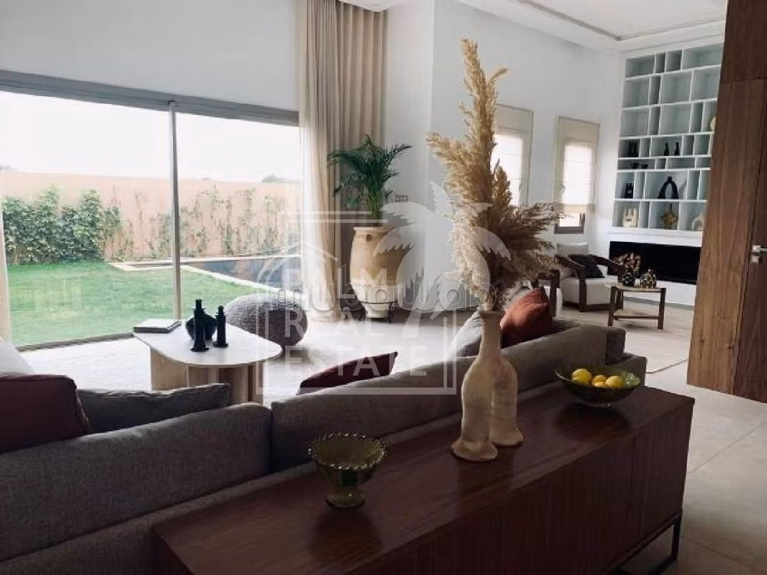 Suntuosa casa en venta en Route Amizmiz. 3 hermosas habitaciones. Espacios verdes, plazas de estacionamiento